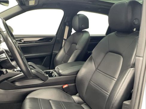 Used 2023 Porsche Cayenne Platinum Edition image 27