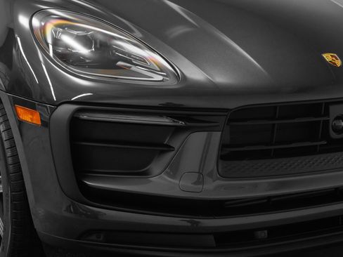 Used 2025 Porsche Macan Turbo image 19