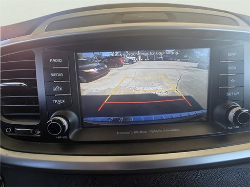 Used 2019 Kia Sorento SX image 18