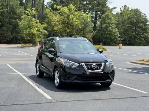 Used 2019 Nissan Kicks S FWD image 1