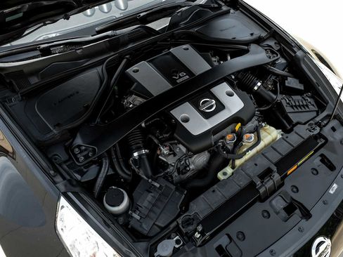 Used 2015 Nissan 370Z Touring RWD image 42