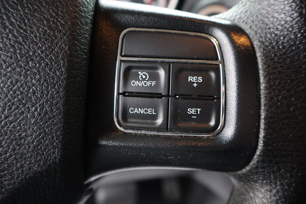 Used 2018 Dodge Journey SXT FWD image 29