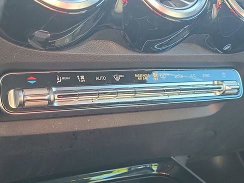 Used 2021 Mercedes-Benz GLB 35 AMG GLB 35 AMG image 36