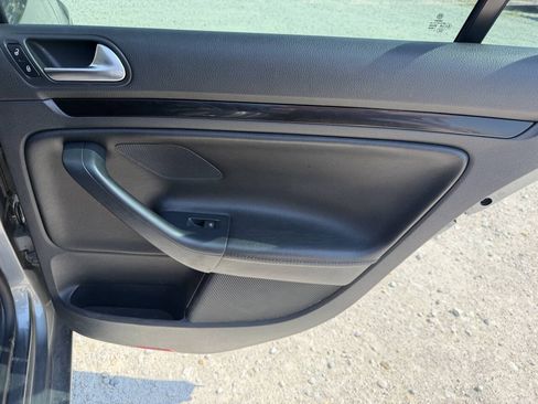 Used 2014 Volkswagen Jetta SE FWD image 16