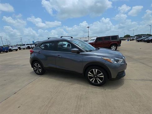 Used 2020 Nissan Kicks SV w/ Exterior Package FWD image 4