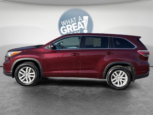 Used 2015 Toyota Highlander LE image 7