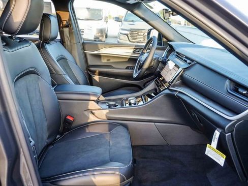 New 2026 Jeep Grand Cherokee Altitude RWD image 21