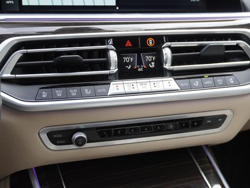 Used 2021 BMW X7 xDrive40i w/ Premium Package AWD/4WD image 29