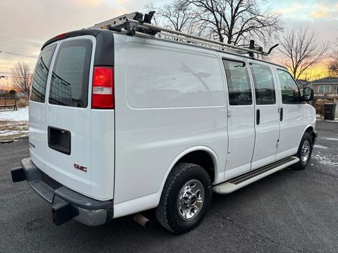 Used 2017 GMC Savana 2500 Van 3D image 6