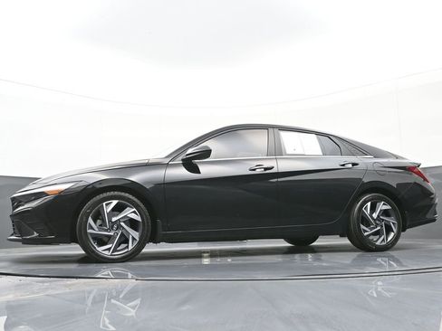 Used 2024 Hyundai Elantra SEL w/ Convenience Package image 42