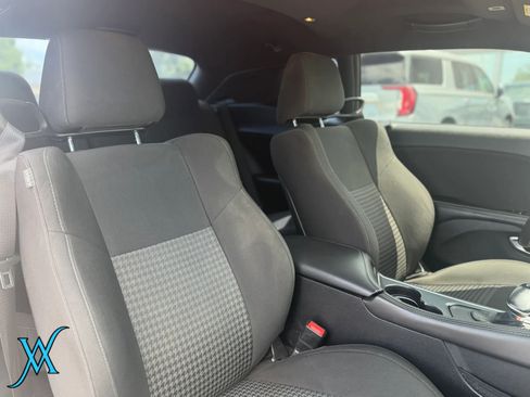 Used 2017 Dodge Challenger R/T RWD image 18
