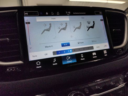 Used 2024 Chrysler Pacifica Touring-L image 43