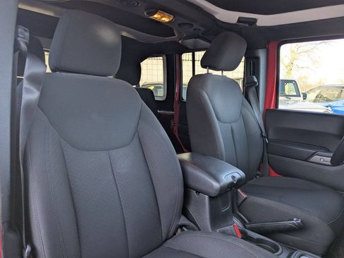 Used 2017 Jeep Wrangler Unlimited Sport w/ Quick Order Package 24S AWD/4WD image 11