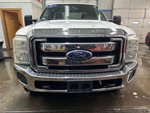 Used 2011 Ford F250 XLT w/ Snow Plow Prep Pkg image 13