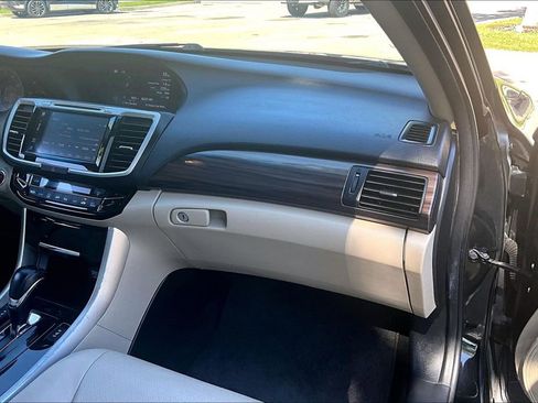 Used 2017 Honda Accord EX-L image 23