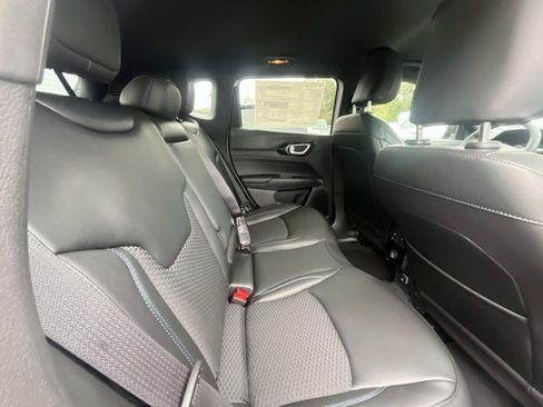 New 2026 Jeep Compass Latitude image 9