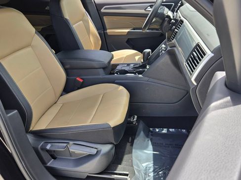 Certified 2022 Volkswagen Atlas Cross Sport SE w/ Black Wheel Package FWD image 16