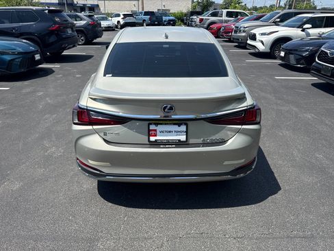Used 2021 Lexus ES 300h w/ Premium Package FWD image 2