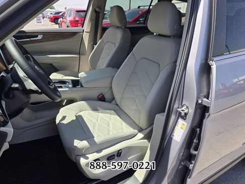 Certified 2026 Volkswagen Atlas SE FWD image 9