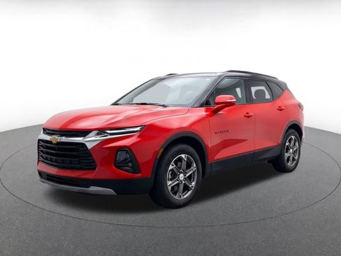 Used 2025 Chevrolet Blazer LT FWD image 3