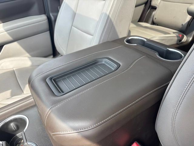 Used 2023 GMC Yukon SLT w/ SLT Premium Package AWD/4WD image 22