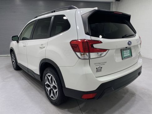 Used 2020 Subaru Forester Premium image 6