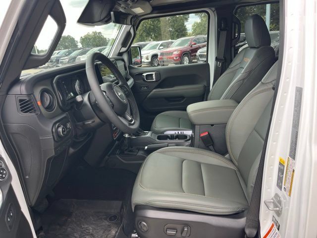 Used 2026 Jeep Gladiator Mojave AWD/4WD image 13