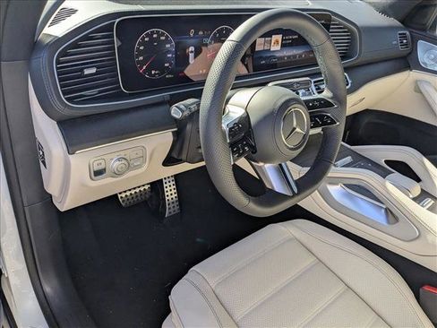New 2026 Mercedes-Benz GLS 580 4MATIC image 3