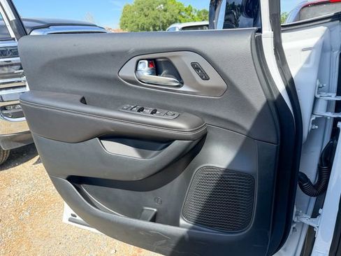 New 2026 Chrysler Pacifica Select image 13