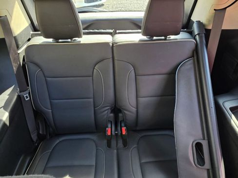 Used 2019 GMC Acadia Denali w/ Technology Package AWD/4WD image 18