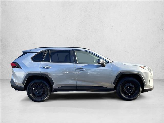 Used 2019 Toyota RAV4 LE FWD image 4