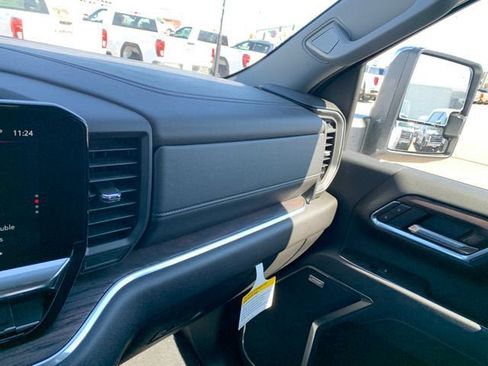 New 2026 GMC Sierra 2500 SLT w/ SLT Convenience Package AWD/4WD image 25