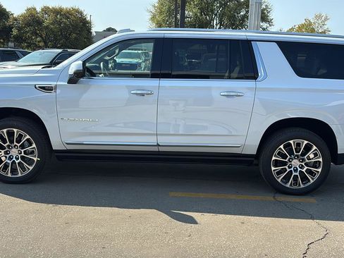New 2026 GMC Yukon XL Denali w/ Denali Reserve Package RWD image 4