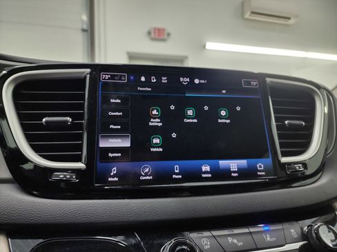 Used 2024 Chrysler Pacifica Touring-L image 54