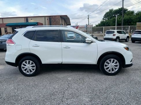 Used 2016 Nissan Rogue S w/ Appearance Package FWD image 4