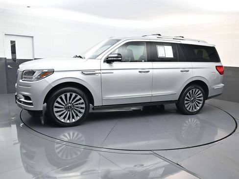 Used 2019 Lincoln Navigator Reserve AWD/4WD image 6