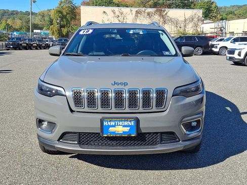 Used 2019 Jeep Cherokee Limited image 2
