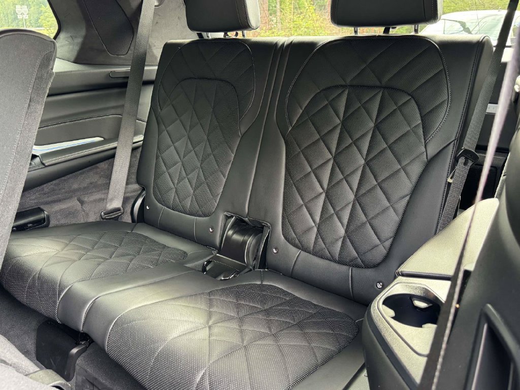 Used 2025 BMW X7 xDrive40i w/ M Sport Package AWD/4WD image 17