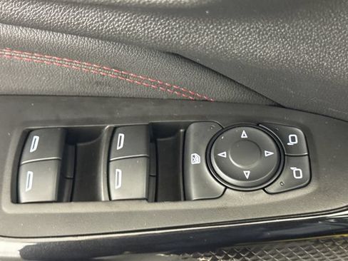 Used 2024 Chevrolet Trax RS w/ Sunroof Package FWD image 30