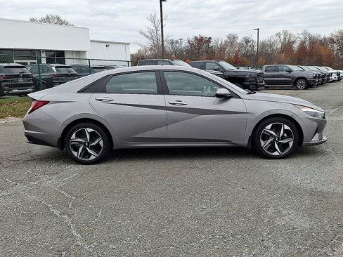 Used 2023 Hyundai Elantra SEL w/ Convenience Package image 10