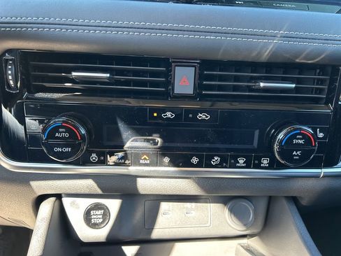 Used 2025 Nissan Rogue SL w/ SL Premium Package image 26