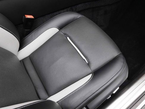 Used 2019 Rolls-Royce Dawn RWD image 24