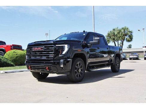 Used 2024 GMC Sierra 2500 AT4 w/ AT4 Preferred Package AWD/4WD image 2