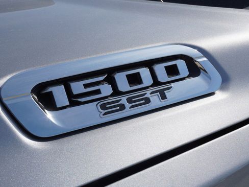 Used 2025 RAM 1500 Laramie w/ Laramie Southwest Edition image 8