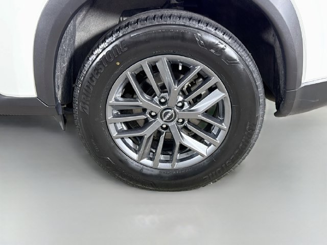 Used 2025 Nissan Rogue S AWD/4WD image 28