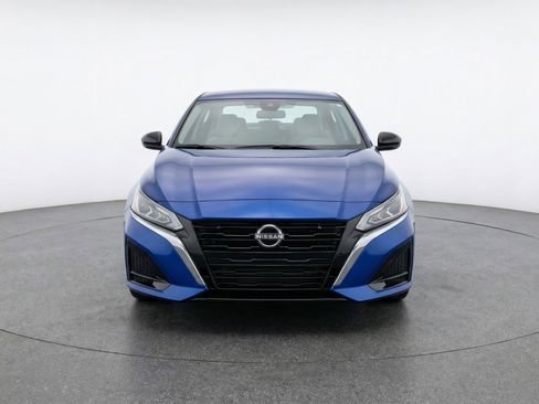 Used 2025 Nissan Altima 2.5 SV image 2