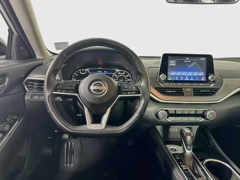 Used 2024 Nissan Altima 2.5 SR FWD image 17