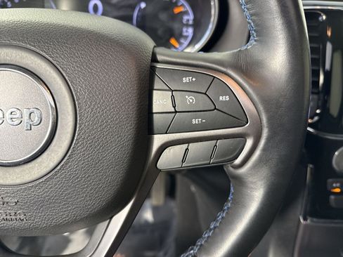 Used 2019 Jeep Grand Cherokee Laredo image 14