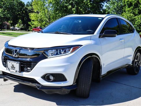 Used 2022 Honda HR-V Sport image 3
