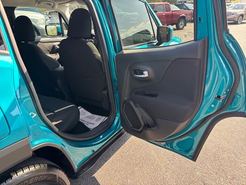 Used 2019 Jeep Renegade Latitude image 37